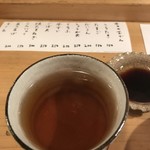 にこみ 鈴や - ほうじ茶でお金取る、どんな素敵なお茶が出てくるんだろー♪って思ったら、急須も無しで1杯のお茶だけ、、、これで300円って(；ω；)