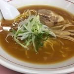 特一富屋 - 醤油ラーメン 800円。