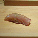 鮨 さかい - ◆天然カンパチ・・カンパチってあまり美味しいと思ったことがないのですが、これは別物でした。 鰤よりも上質な脂を感じ美味しい。