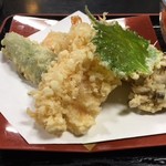 きよひら - 天ぷらそば(上)・天ぷらアップ　サクサク加減が絶妙♪　2017/12/14
