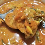 SPICY CURRY 魯珈 - 限定カレー（赤味噌が隠し味。牡蠣と長ねぎのカレー）のアップ