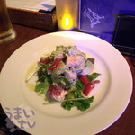 楽屋 - アボガドと海老のサラダ　864円