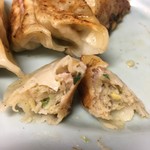 さつまっこ食堂 - ★スペシャルラーメン（750円）ライス（200円）餃子（300円）★餃子の正体！