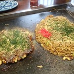 うるおいてい 本店 - 2017年10月：うるおい焼きそば(\890)×２つとうるおいお好み焼き(\890)