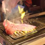 Shibuya Wagyuu Yakiniku Ushihachi Kiwami - とろ肉3秒炙り