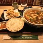 味奈登庵 - カレー南蛮そば大盛り＋かき揚げ天ぷら＋ごはん！