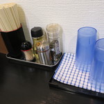 煮干らー麺シロクロ - 卓上セットです