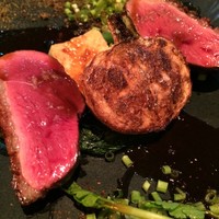 ラ・ボンヌターブル - 鴨胸肉のロースト　山椒マデラソース　蕪や春菊