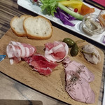 モーション・ブルー・ヨコハマ - 「もち豚のシャルキュトゥリー盛り合わせ　HALF」￥1,026