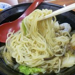 餃子の王将 - 中細麺に餡がよく絡む！！