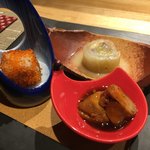 シャンパン&ワインと熟成鮨 Rikyu - 海老芋の飛び魚子コート、鰤大根、あん肝煮つけ