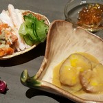 馳走 啐啄一十  - ② 香箱蟹(金沢県)
       内子、脚の身、本体の身、外子、甲羅を8時間煮込んだコンソメジュレ
      と
      ③赤ナマコ(愛媛県産)とこのこ【このわた】(愛媛県産)