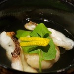 馳走 啐啄一十  - ⑦車海老(熊本県天草産)の真丈と真鯛(愛媛県来島海峡産)の備長炭炙りのお椀、出汁(奥井海生堂蔵囲い4年もの1級の利尻昆布)