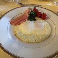 メインダイニングルーム - フライド・ターンオーバー