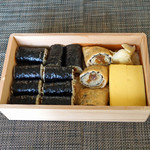 三谷 - お土産の干瓢巻きとお稲荷さん