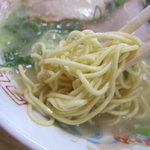 長浜ラーメン三吉 - 麺（バリカタ）