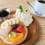 Sun Mahalo - デザート＆ドリンクセットのフルーツパンケーキ