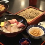 小田原 海の幸 山の恵 味乃魚隆 - 海鮮丼とお蕎麦のセット 1500円