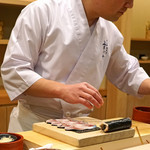 日本橋蛎殻町 すぎた - 〆鯖 と 浅葱 と 大葉 と ガリの巻ものを作っております