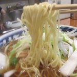 らあめん厨房 どる屋 - 麺は中細ストレート麺