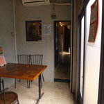 鶏飯食堂 HABUS - 店内の様子