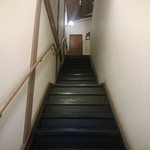 Aregurokomburio - 店内　お店はこの階段を上った２階