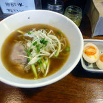 支那蕎麦 陽 - 「支那蕎麦 あっさり」650円と「半熟煮玉子」100円