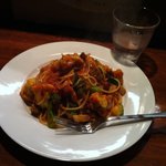 海猫家 - 野菜とトマトソースのパスタ