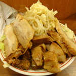 自家製太麺 ドカ盛 マッチョ - ラーメン（並）豚増し・野菜増し