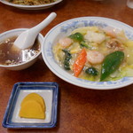 白い貴婦人こと、中華丼、650円