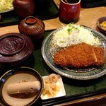 かつ茶屋 - ロースカツ定食(¥950)