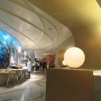 オチェーアノ - 地中海をイメージした店内