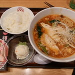 大阪王将 - ラーパスメニューはサンラータン麺とご飯に小鉢