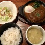 大正浪漫食堂明治堂 - 明治堂ランチ
      《カレー・ハンバーグ》
      11:00〜15:30までコーヒー付き、890円
      ※ちなみにコーヒーなしの場合880円