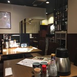 串揚げと日本酒 あぶらや - 奥にも部屋がありますよ〜