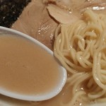 麺家 ぶらっくぴっぐ - スープ麺アップ