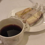 ブラッスリ 風間 - 【初訪問】 締めのお茶うけ、チーズケーキスティック（一人一本）