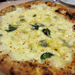 ピッツエリア エ トラットリア ダ イーサ - クアットロ フォルマッジ