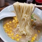 熊王ラーメン - しおラーメンの麺リフト