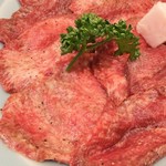 東海苑 - 美味しいけど少し硬めな食感。