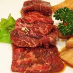 東海苑 - 上ロースはしっとりした食感。