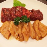 東海苑 - 上ロース1450円＆上ミノ890円。