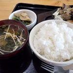 シラカバ - ご飯と味噌汁