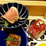 肉割烹 幹 - 前菜　ローストビーフ寿司　生麩田楽　鴨ロースねぎ巻き