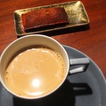 TACUBO - カフェオレと焼き立てフィナンシェ❤
      この自家製フィナンシェ美味しいです(о´∀`о)