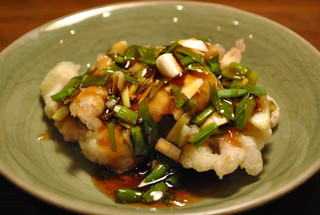 h Udommeshibunsuke - 鶏天￥５5０　丹波産平飼若鶏使用　風味の良い餡をかけて召し上がっていただきます。