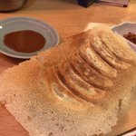 笑美寿亭 - 『もちもち餃子6個』482円 羽根がヤバい
      