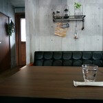 カメイ珈琲店 - 最初にお水とおしぼり