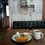カメイ珈琲店 - 座った場所からパチリ「モーニング②」