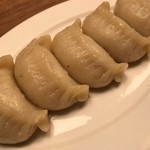 氷箱里 - もっちりとした皮の食感がたまらない焼き餃子。